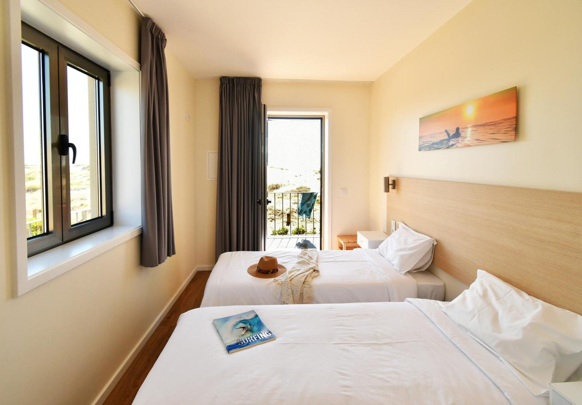 Surfivor Surf Camp Hotel Esmoriz Exterior photo